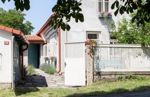 Chlustina House | Domeček na Květinovém statku
