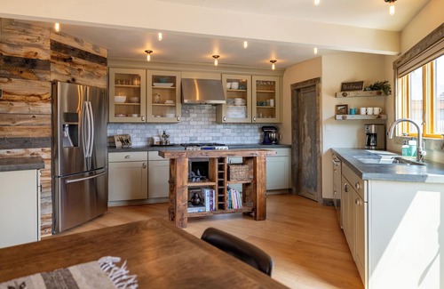 Wapiti House | Dome House, remodeled geodesic dome, high end finishes & panoramic views/Wapiti Valley!