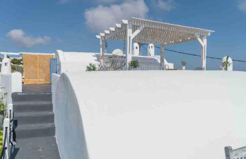 Firostefani Apartment | Dome suite,hot tub,sea view in Firostefani!