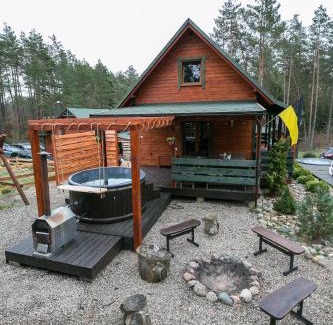 Sulecki Borek House | Domek całoroczny JELENIÓWKA na Kaszubach z balią na wyłaczność,wspólny basen i bilard z domkiem Sówka - Ostrowite Leśna Dolina