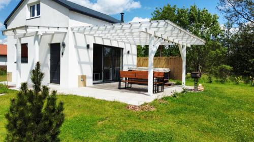 gmina Łeczyce Apartment | Domek Maryja z prywatnym duzym jacuzzi i sauna Przystan pod niebem
