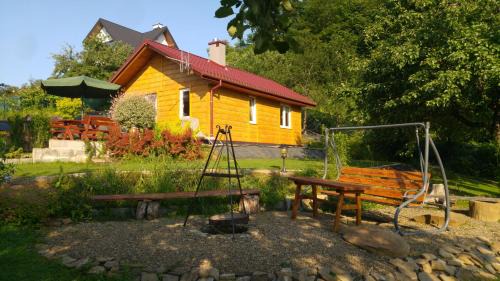 Bobrka House | Domek w bieszczadzkim sadzie Solina