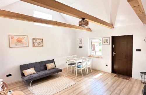gmina Klonowa House | Domek w Lesie z Parkingiem i Jacuzzi w Leliwie by Noclegi Renters