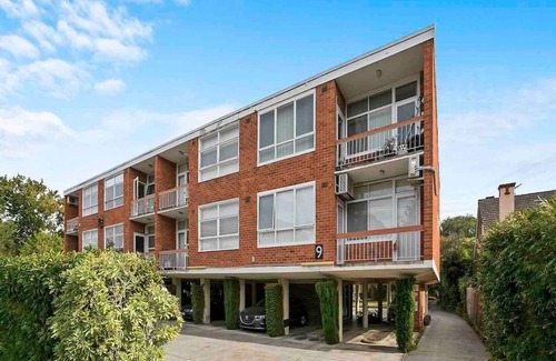 Caulfield North Apartment | Domi Rentals - The Meadow Gardens