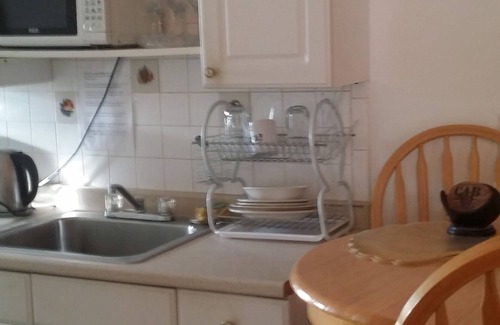 Eastchester Apartment | Dominique's NYC 4bedroom Crashpad*Metro* WiFi* *Bx Zoo*sleeps 8