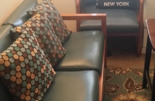 Eastchester Apartment | Dominique's NYC 4bedroom Crashpad*Metro* WiFi* *Bx Zoo*sleeps 8