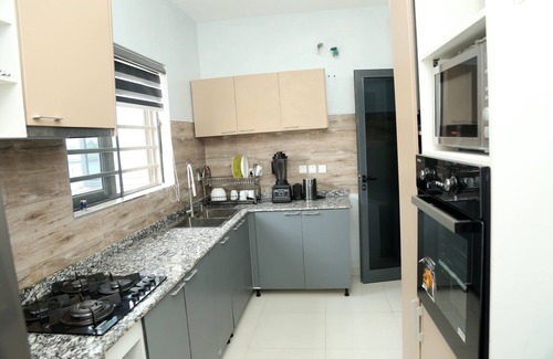 Lagos Apartment | Domira Smart Luxury Duplex Apartment, 24 hour power, centrally12min to Airport n