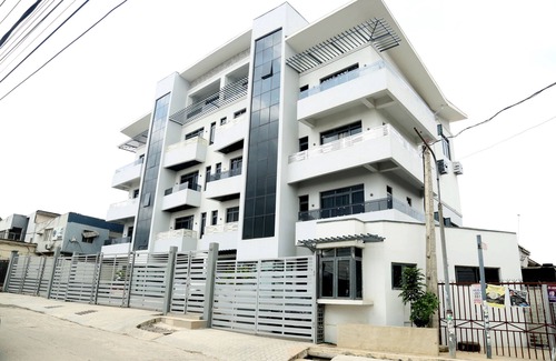 Lagos Apartment | Domira Smart Luxury Duplex Apartment, 24 hour power, centrally12min to Airport n