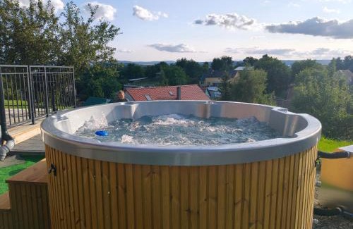 Bozkow Ski Chalet | Domki Osada Bożków z jacuzzi