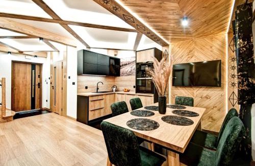 Poronin Ski Chalet | Domki pod Grapą JAKUZZI & DELUXE & Willa pod Grapą