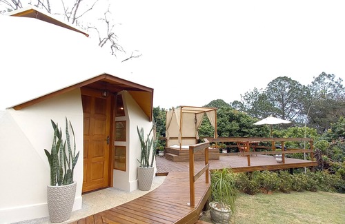 Santa Branca Cabin | Domo Geodésico em Madeira Super Confortável e Completo. Para Momentos Especiais!