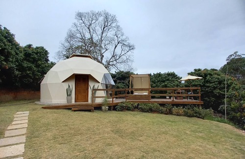 Santa Branca Cabin | Domo Geodésico em Madeira Super Confortável e Completo. Para Momentos Especiais!