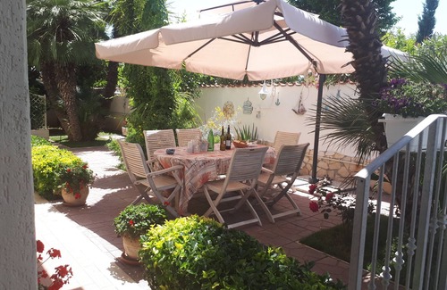 Isola Sacra Apartment | Domus Claudio Garden