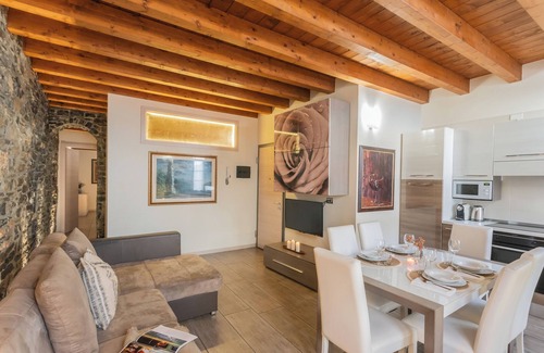 Como City Centre Apartment | Domus in Como - Six Bedroom Apartment, Sleeps 15