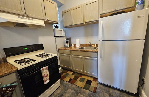 Grand Boulevard Apartment | Don't miss out on this one! No cleaning fee.nIdeal for McCormick Cntr and U of C