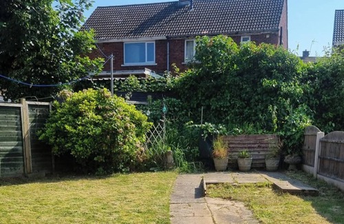 Doncaster House | Doncaster-House-Sleeps8-Parking-Garden