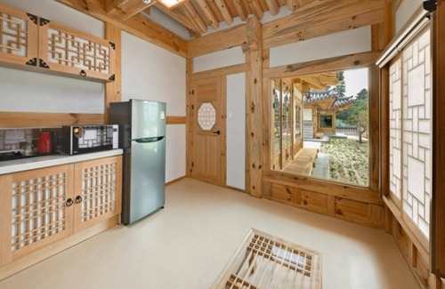 Donghae House | Donghae Hanok Donganjae Pension