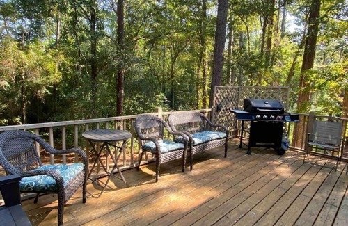 Daphne House | Donna’s Charm: 3 BR/king-suite/pools/golf