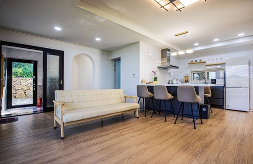 Seogwipo City House | Donnaeko Private Pool Villa