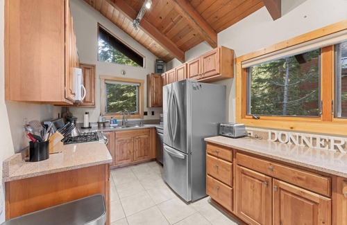 Donner Lake Woods Cabin | Donner Haven Retreat Peaceful Stay Near the Lake