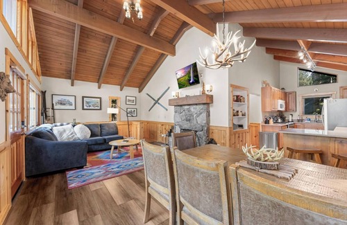 Donner Lake Woods Cabin | Donner Haven Retreat Peaceful Stay Near the Lake