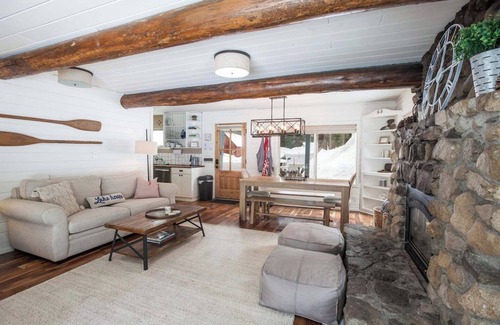 Donner Lake Woods Cottage | Donner Lake Cottage | Walking Distance to West End Pub!