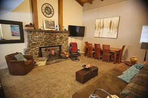Donner Lake Woods Ski Chalet | Donner Lake Gem 4Br 3Bath Chalet