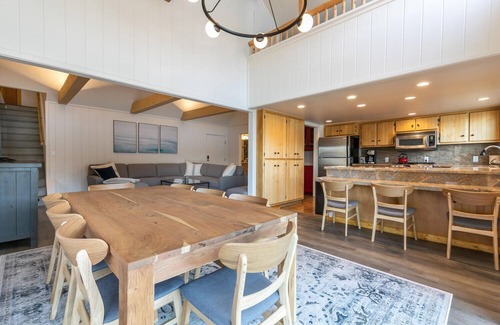Truckee House | Donner Lakefront by Tahoe Getaways - 3 BR Lakefront w/Private Pier & Wrap Around Deck!
