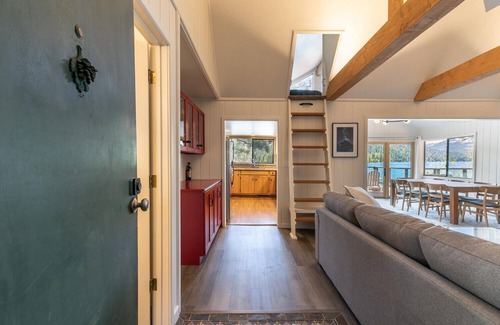 Truckee House | Donner Lakefront by Tahoe Getaways - 3 BR Lakefront w/Private Pier & Wrap Around Deck!