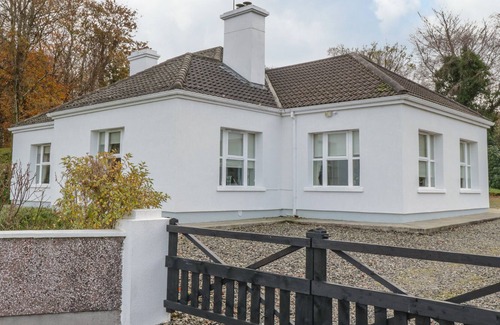Massbrook Cottage | DONROSS COTTAGE, family friendly in Pontoon, County Mayo