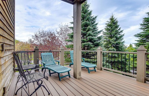 Egg Harbor House | Door County Townhome: Pool Access, 1 Mi to Beach!