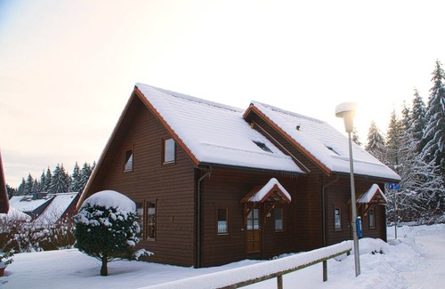 Rotacker House | Doppelhaushälfte in Hasselfelde