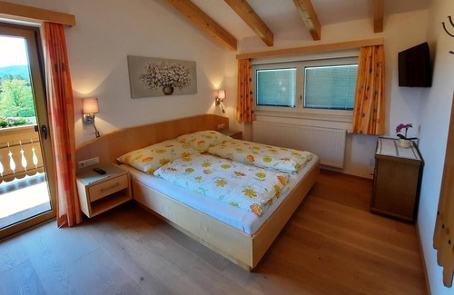 Feldkirchen in Kaernten Apartment | Doppelzimmer, Dusche, WC, Bergseite - Pension Hecher