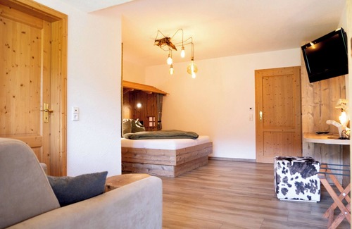 Lenzkirch Apartment | Doppelzimmer, 24qm, mit DU/WC und Balkon oder Terrasse