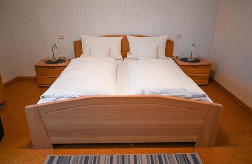 Boos Bed & Breakfast | Doppelzimmer Eifel-zeit Dusche/wc - Eifelhotel Fuchs
