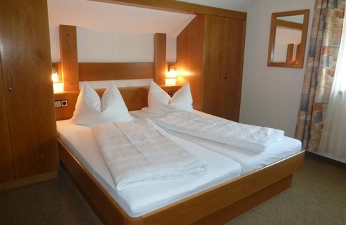 Egg am Faaker See Bed & Breakfast | Doppelzimmer mit Balkon - Gästehaus Wulz-lesjak