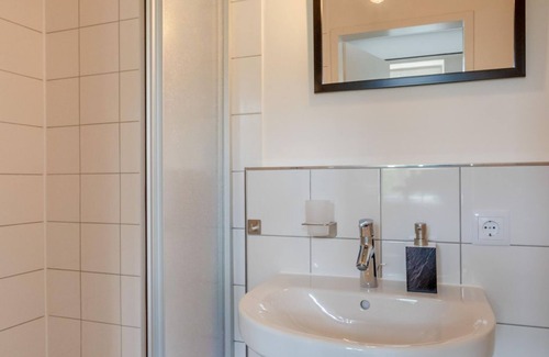 Ahutte Bed & Breakfast | Doppelzimmer mit Wandverzierung - Museumsbahnhof Ahütte