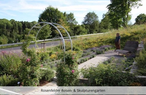 Rosenfeld Apartment | Doppelzimmer mit Dusche und WC