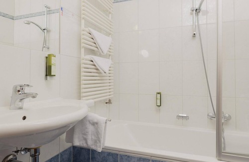 Kaprun House | Doppelzimmer mit Dusche od. Bad, WC - Hotel Tauernhof