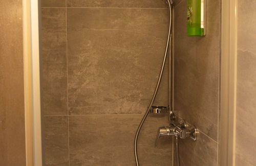 Staufen im Breisgau Apartment | Doppelzimmer mit Dusche und WC
