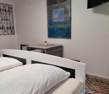 Alberschwende House | Doppelzimmer mit Gemeinschaftsbad und kleiner Küche Nannen 382