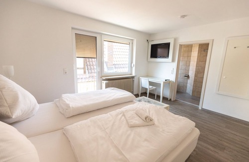 Hollfeld House | Doppelzimmer mit Kleiner Terrasse - Zi. 1 - Gasthof Schrenker