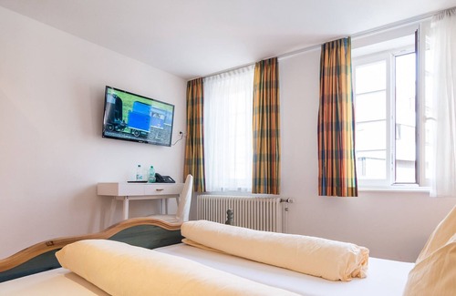Calw Apartment | Doppelzimmer mit WC und Dusche