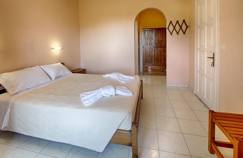 Agios Georgios Pagon Apartment | Dora Apartment 4 - in a quiet location only 300m from the sandy beach - in the bay of Agios Geo