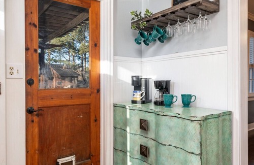 Clarksville Cottage | Dora's Dutch Cottage, Charmer with Swimming Pool near Waterfall Hiking