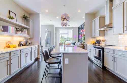 Historic Waverly House | Doralee by AvantStay 8 Minute Drive to Broadway Dolly Parton Themed