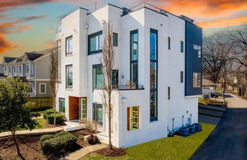 Historic Waverly House | Doralee by AvantStay 8 Minute Drive to Broadway Dolly Parton Themed