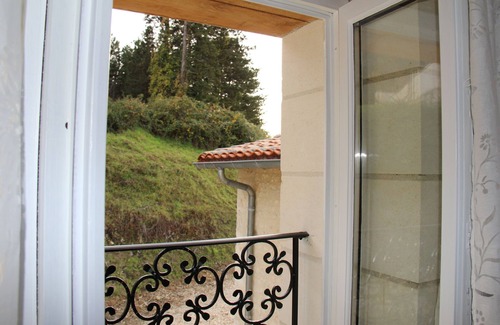 Juignac House | Dordogne - Charente Border Charming, tranquil country house with heated pool