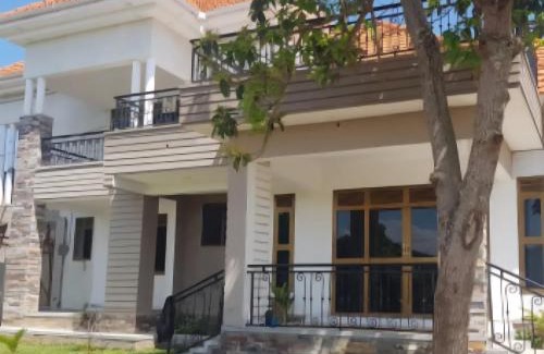 Entebbe Villa | Doreen's Villa