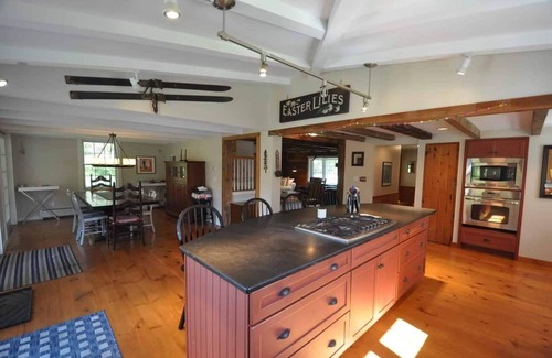 East Dorset House | Dorset/Battenkill River Retreat: ~12 mins to Manchester, Dorset, Bromley